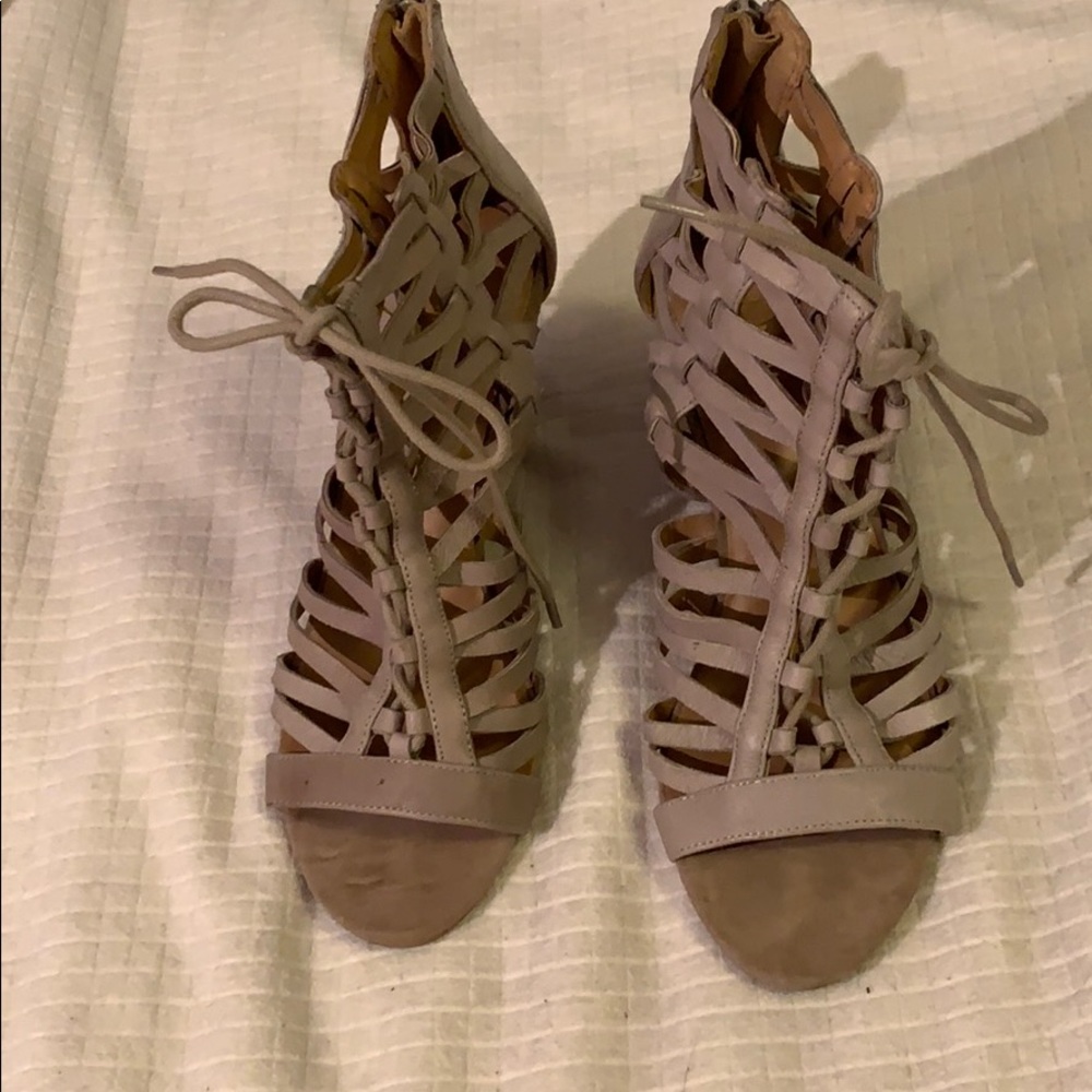 NINE WEST 7 “Callmeo” beige leather laced wedge